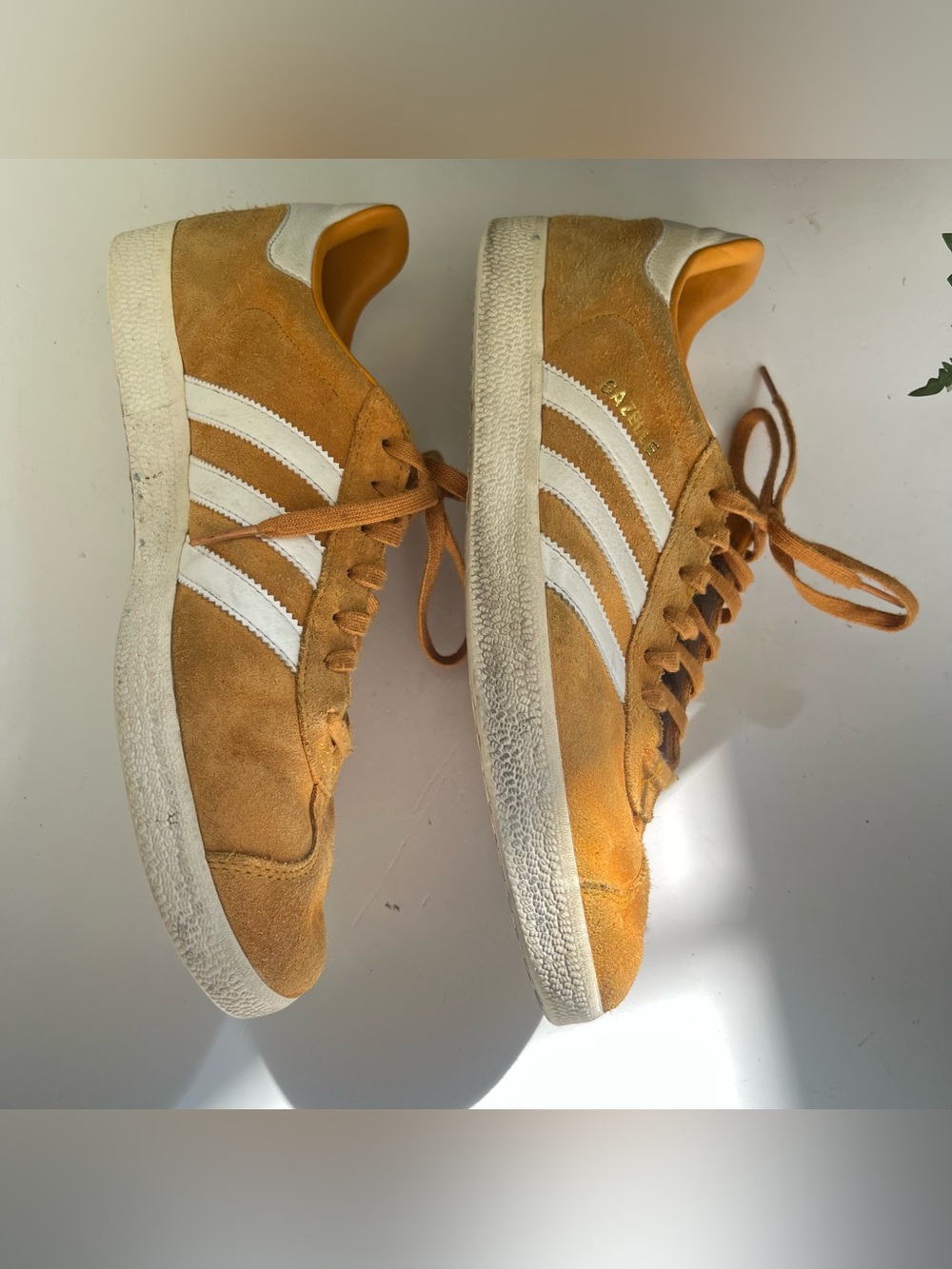 Adidas gazelle men’s sneakers collegiate gold size 10.5 CQ2801 2017 Need Clean - Picture 8 of 13